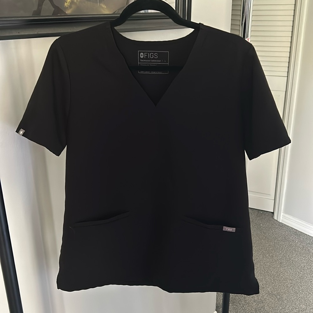 FIGS Casma Three-Pocket Scrub Top